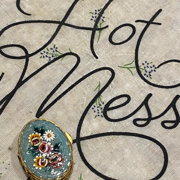 Pill box - Picture 5 of 6